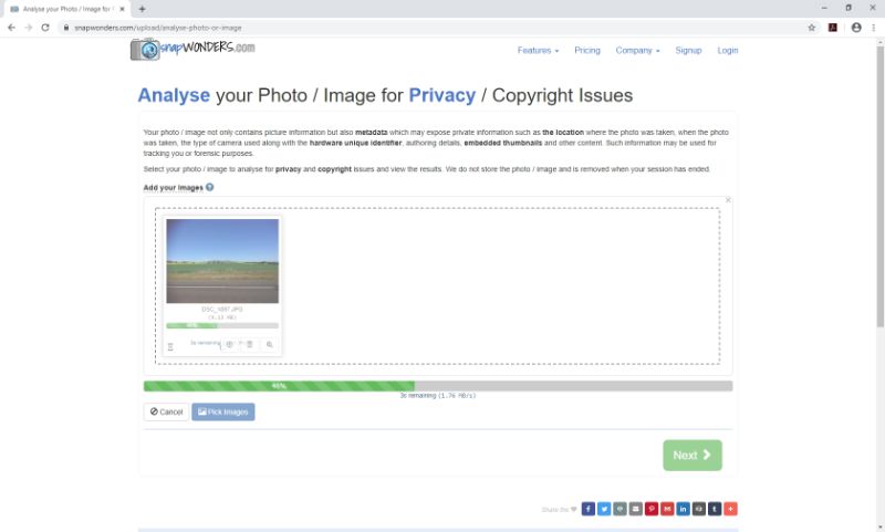 snapWONDERS extracting the metadata from an uploaded photo